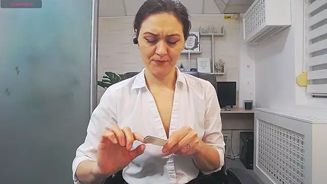 Snapshot of EllaMilf_ chatting on 19, 2, 2025 EllaMilf online show from 19, 2, 2025