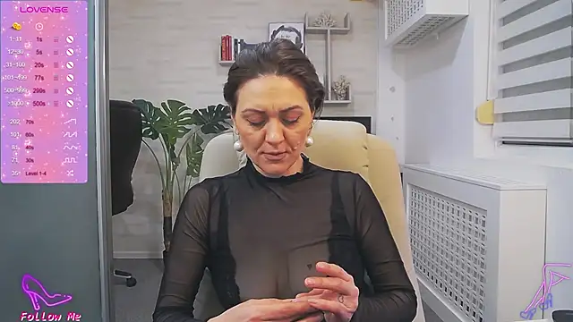 Snapshot of EllaMilf_ chatting on 22, 2, 2025 EllaMilf online show from 22, 2, 2025