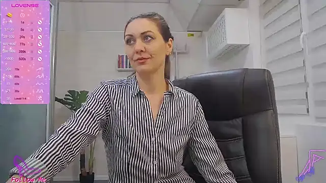 Snapshot of EllaMilf_ chatting on 24, 2, 2025 EllaMilf online show from 24, 2, 2025