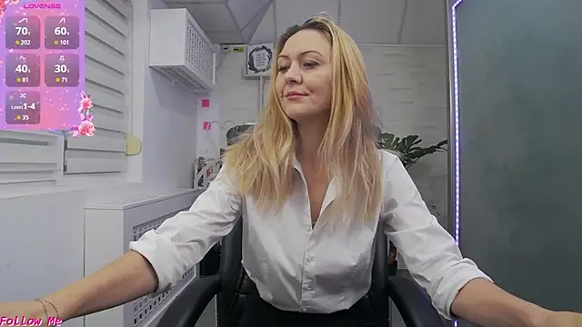 Snapshot of EllaMilf_ chatting on 13, 10, 2025 EllaMilf online show from 13, 10, 2025