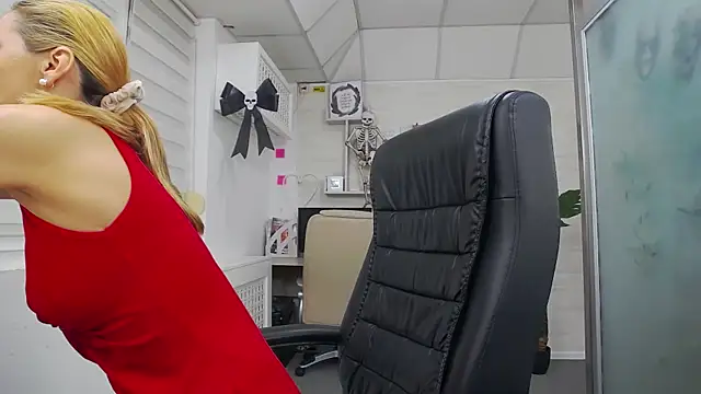 Snapshot of EllaMilf_ chatting on 29, 10, 2025 EllaMilf online show from 29, 10, 2025