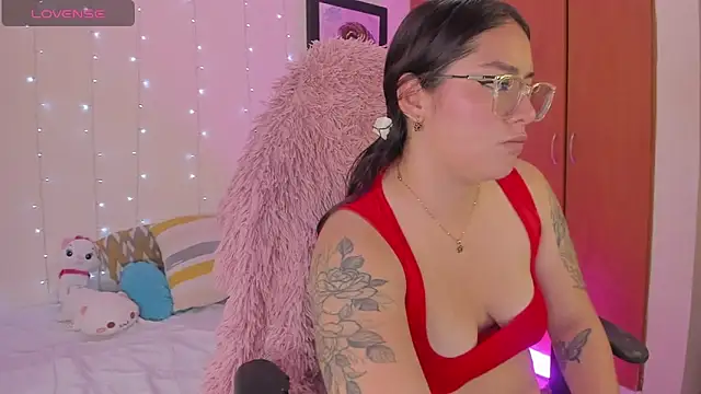 Snapshot of olivia__s chatting on 13, 4, 2026 olivia s online show from 13, 4, 2026