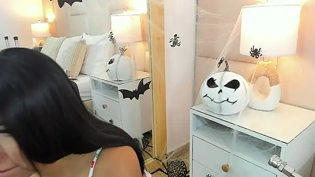 Snapshot of AntoniaRoss_ chatting on 28, 10, 2025 AntoniaRoss online show from 28, 10, 2025