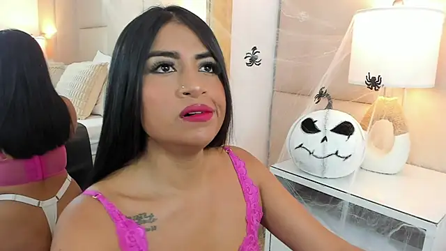 Snapshot of AntoniaRoss_ chatting on 30, 10, 2025 AntoniaRoss online show from 30, 10, 2025