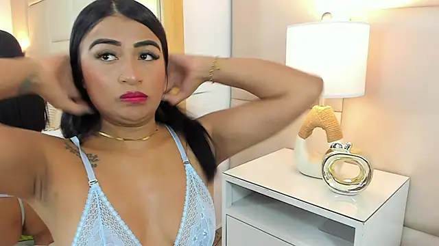 Snapshot of AntoniaRoss_ chatting on 14, 11, 2025 AntoniaRoss online show from 14, 11, 2025