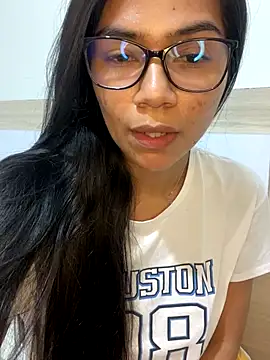 Snapshot of MauraGray chatting on 13, 10, 2025 MauraGray online show from 13, 10, 2025