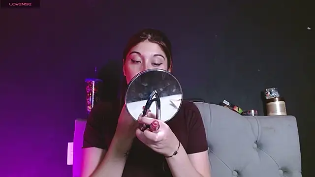 Snapshot of Red-moon1 chatting on 9, 4, 2026 Red-moon1 online show from 9, 4, 2026