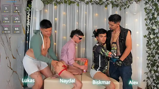 Snapshot of EuphoriaBoys chatting on 1, 12, 2024 EuphoriaBoys online show from 1, 12, 2024