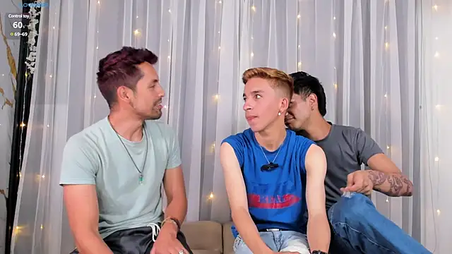 Snapshot of EuphoriaBoys chatting on 2, 2, 2025 EuphoriaBoys online show from 2, 2, 2025
