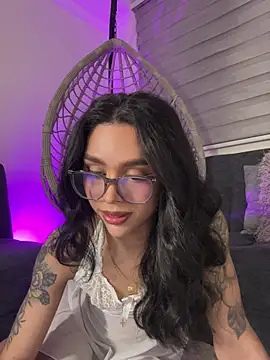 Samantha Bernardo online show from 18, 4, 2026