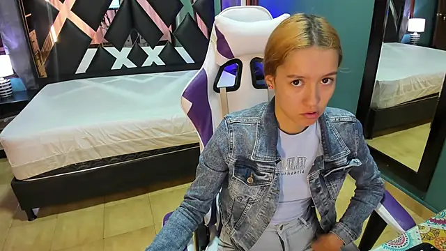 Linda4Petite online show from 26, 1, 2025