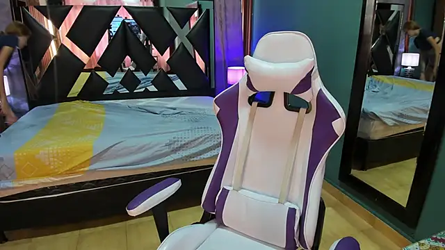 Linda4Petite online show from 8, 2, 2025