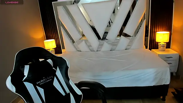 Linda4Petite online show from 23, 11, 2025