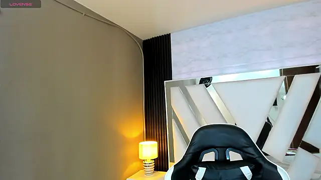 Linda4Petite online show from 13, 2, 2026