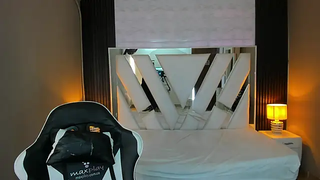 Snapshot of Linda4Petite chatting on 25, 3, 2026 Linda4Petite online show from 25, 3, 2026