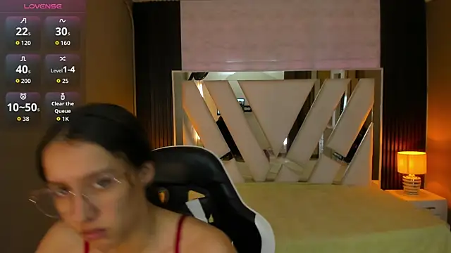 Snapshot of Linda4Petite chatting on 27, 3, 2026 Linda4Petite online show from 27, 3, 2026