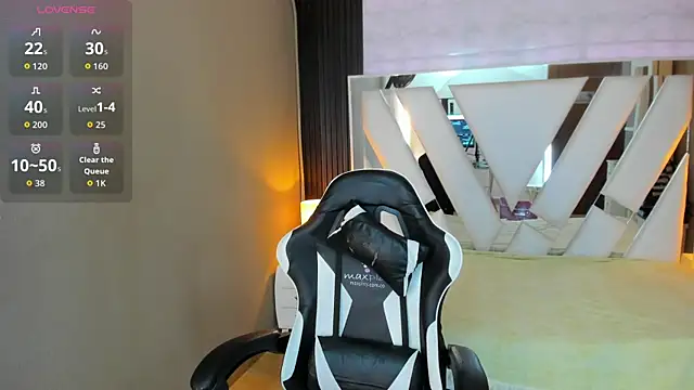 Snapshot of Linda4Petite chatting on 28, 3, 2026 Linda4Petite online show from 28, 3, 2026