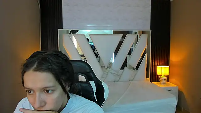 Snapshot of Linda4Petite chatting on 29, 3, 2026 Linda4Petite online show from 29, 3, 2026