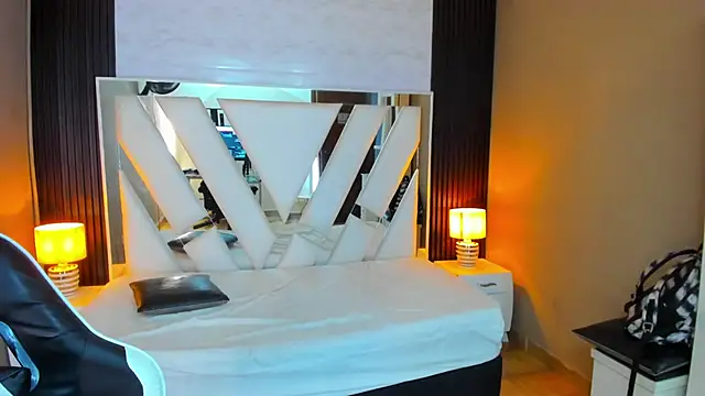 Snapshot of Linda4Petite chatting on 30, 3, 2026 Linda4Petite online show from 30, 3, 2026