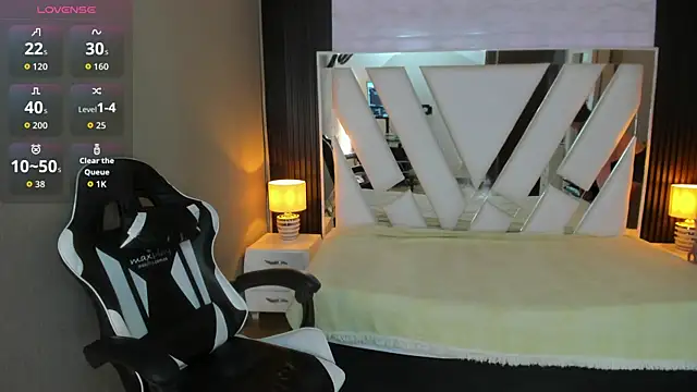 Snapshot of Linda4Petite chatting on 18, 4, 2026 Linda4Petite online show from 18, 4, 2026