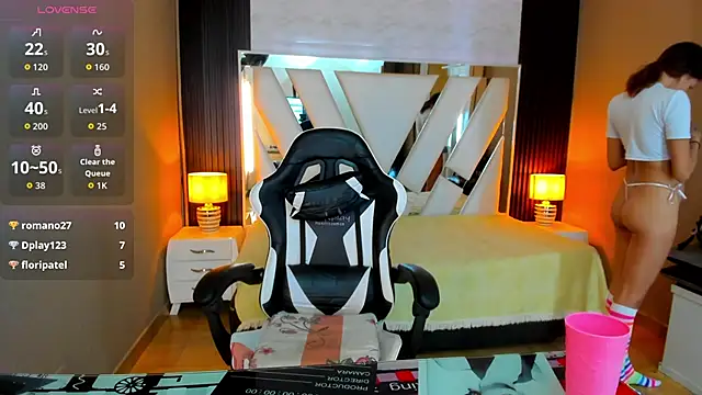 Snapshot of Linda4Petite chatting on 22, 4, 2026 Linda4Petite online show from 22, 4, 2026