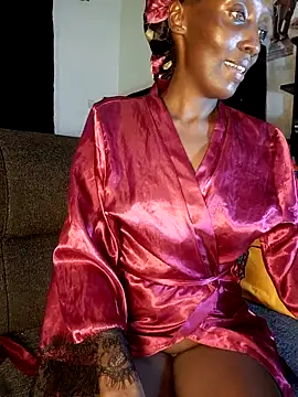 Snapshot of lynnkatrina chatting on 14, 4, 2026 lynnkatrina online show from 14, 4, 2026