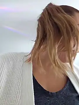 Ellie-L-Elizabeth online show from 10, 1, 2025