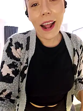 Ellie-L-Elizabeth online show from 6, 2, 2025