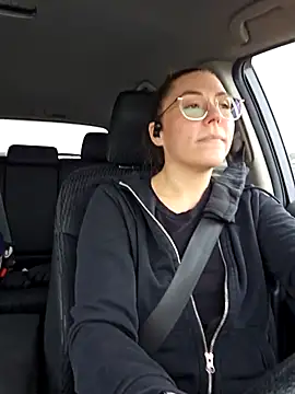 Ellie-L-Elizabeth online show from 6, 3, 2025