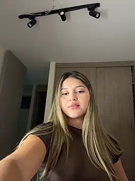 Snapshot of lunablossom_ chatting on 31, 3, 2026 lunablossom online show from 31, 3, 2026