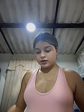 Snapshot of lunablossom_ chatting on 7, 4, 2026 lunablossom online show from 7, 4, 2026