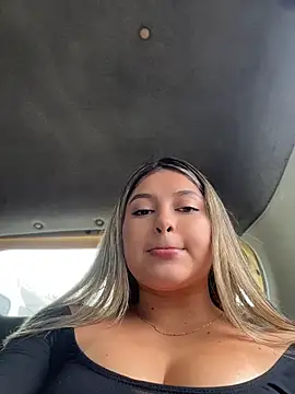Snapshot of lunablossom_ chatting on 18, 7, 2026 lunablossom online show from 18, 7, 2026