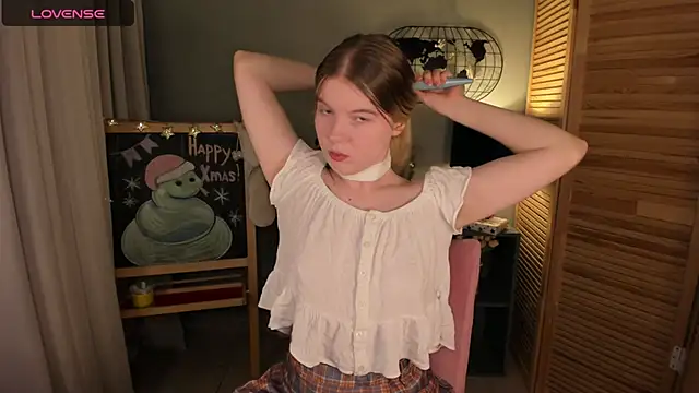 Snapshot of ohmyJuliet chatting on 6, 12, 2024 ohmyJuliet online show from 6, 12, 2024