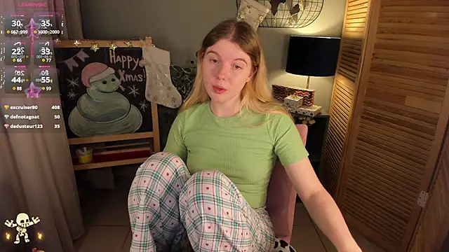 Snapshot of ohmyJuliet chatting on 7, 12, 2024 ohmyJuliet online show from 7, 12, 2024