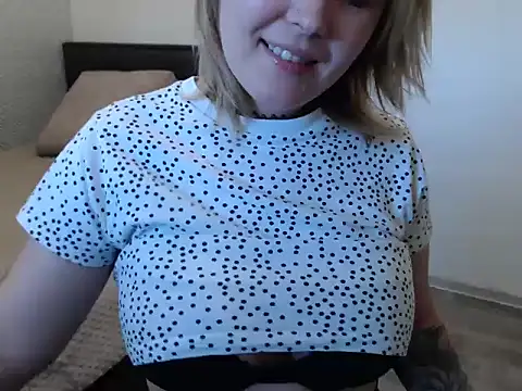 Snapshot of leeilawow chatting on 21, 5, 2026 leeilawow online show from 21, 5, 2026