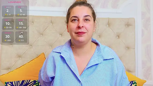 Snapshot of KarinaNoir chatting on 6, 10, 2025 KarinaNoir online show from 6, 10, 2025