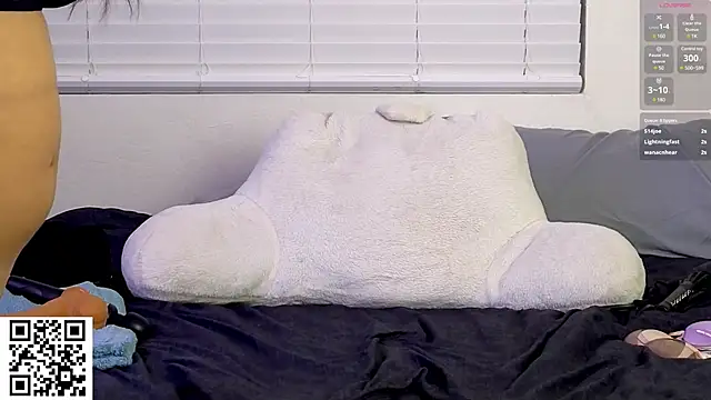 Snapshot of AriannaPena chatting on 8, 2, 2025 AriannaPena online show from 8, 2, 2025