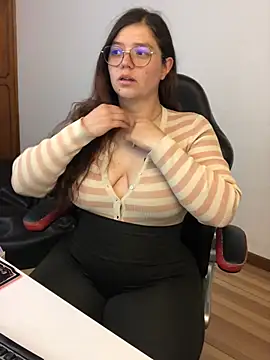 Snapshot of kayortiiz chatting on 22, 4, 2026 kayortiiz online show from 22, 4, 2026