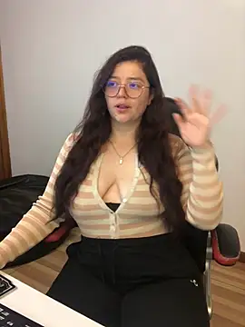 Snapshot of kayortiiz chatting on 2, 5, 2026 kayortiiz online show from 2, 5, 2026
