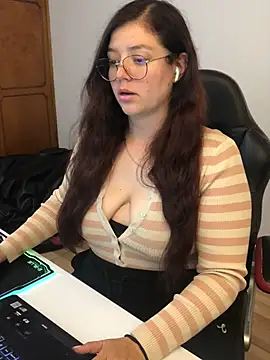 Snapshot of kayortiiz chatting on 26, 5, 2026 kayortiiz online show from 26, 5, 2026