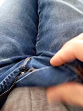 Snapshot of mickzizi chatting on 4, 2, 2025 mickzizi online show from 4, 2, 2025