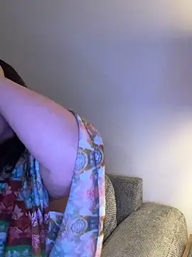 Snapshot of RosieDixx chatting on 8, 3, 2026 RosieDixx online show from 8, 3, 2026