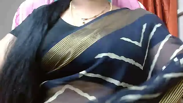 Snapshot of tamilharini chatting on 9, 10, 2025 tamilharini online show from 9, 10, 2025
