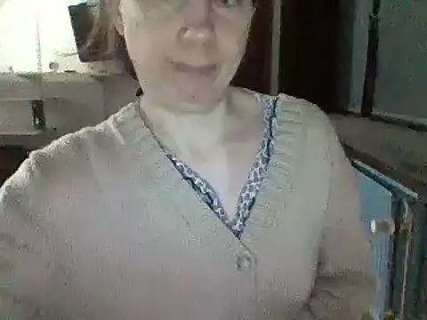 Snapshot of Moi_Lina chatting on 1, 1, 2025 Moi Lina online show from 1, 1, 2025