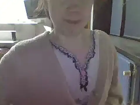 Snapshot of Moi_Lina chatting on 8, 1, 2025 Moi Lina online show from 8, 1, 2025