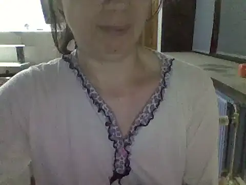 Snapshot of Moi_Lina chatting on 8, 9, 2025 Moi Lina online show from 8, 9, 2025