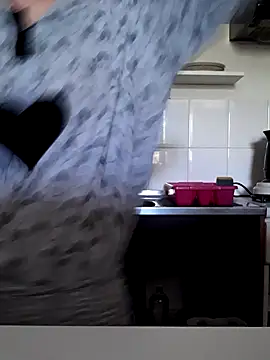 Snapshot of Moi_Lina chatting on 4, 10, 2025 Moi Lina online show from 4, 10, 2025