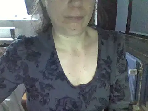 Snapshot of Moi_Lina chatting on 5, 10, 2025 Moi Lina online show from 5, 10, 2025