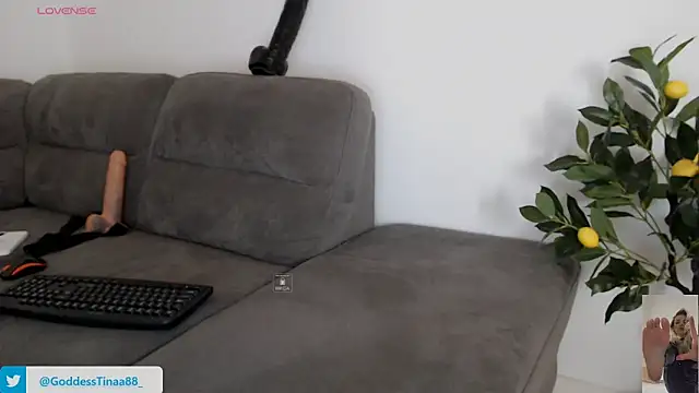 Snapshot of Goddess_Tina chatting on 4, 4, 2026 Goddess Tina online show from 4, 4, 2026