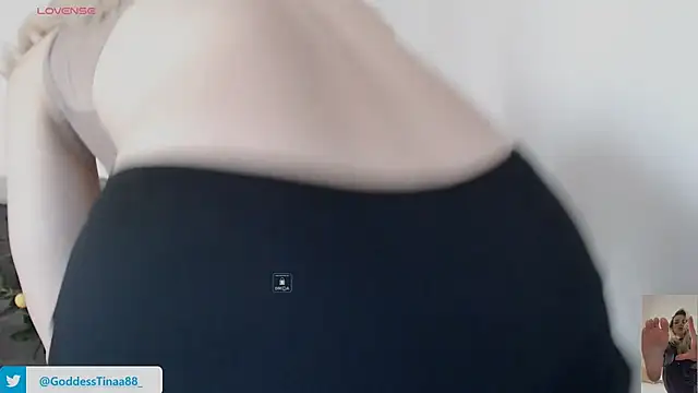 Snapshot of Goddess_Tina chatting on 12, 4, 2026 Goddess Tina online show from 12, 4, 2026